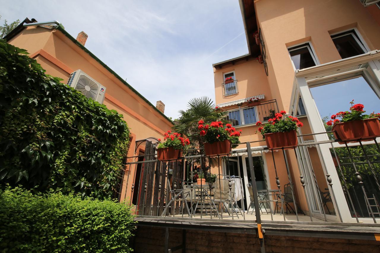 Bed and Breakfast Napraforgó Wellness Ház és Panzió Pécs Esterno foto